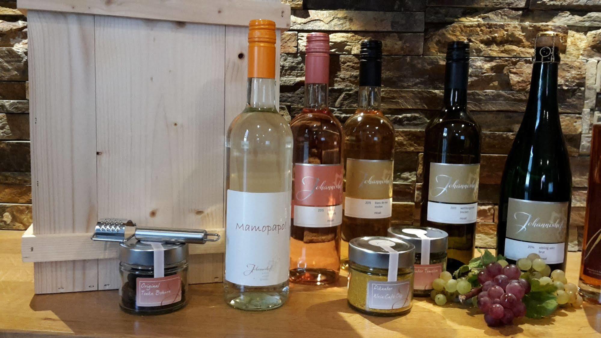 Johannishof Wein-Cafe & Gaestehaus Langsur Luaran gambar